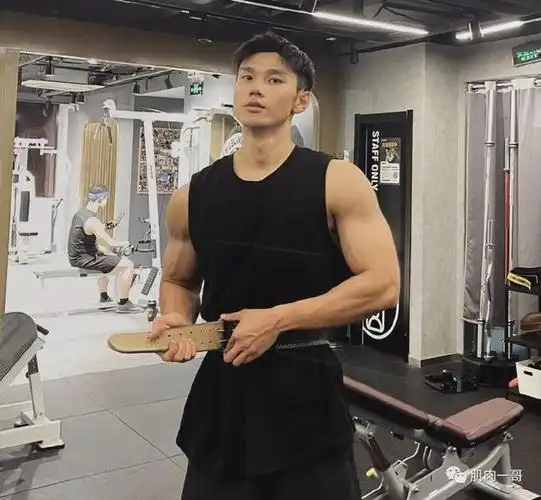 185cm山东男教练私照疯传,肌肉身材太撩了|增肌|健身教练|腹肌|胸肌