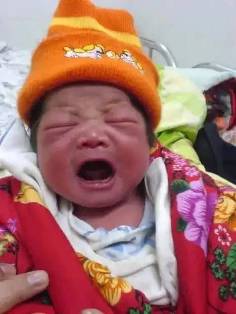 翻遍了相册突然发现2022已经过去快4个月了女儿的照