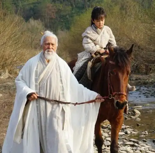 84岁王德顺沉迷健身,全身荷尔蒙旺盛,被称"时尚老头"