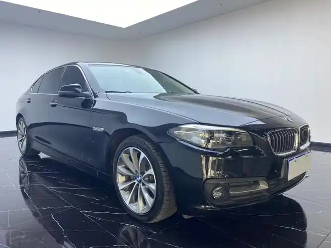 17年宝马525领先