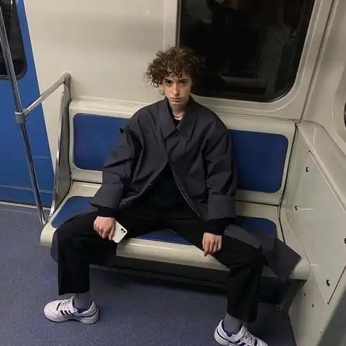 这组男生头像嘎嘎好用!__财经头条