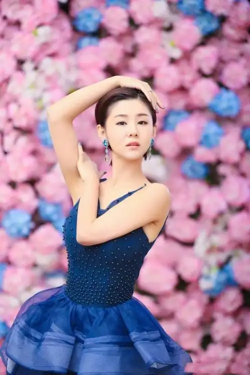 李小萌其它造型解析