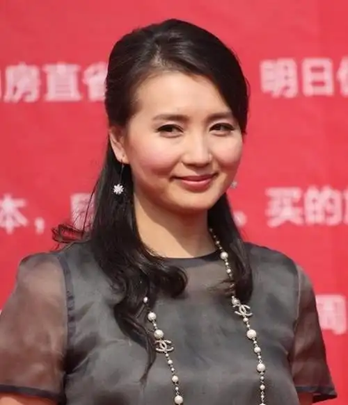 万人迷陈好近照,眼角皱纹明显,身体变胖,但是这一点没变