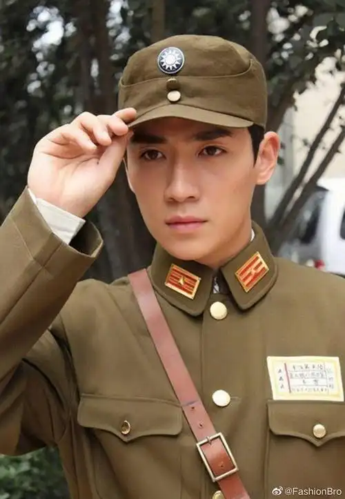 朱一龙军装图鉴小合集,演技实力派的高光表现