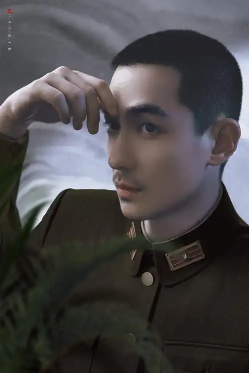 置顶#朱一龙 挚敬同路人##朱一龙2021爱你如一#假如三哥穿上军装的话