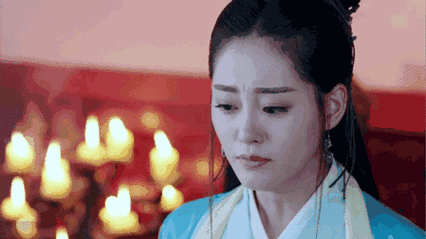 红唇"哭泣"妆面透亮的同时祝绪丹将怨恨,报复心演绎得淋漓尽致,泪如雨