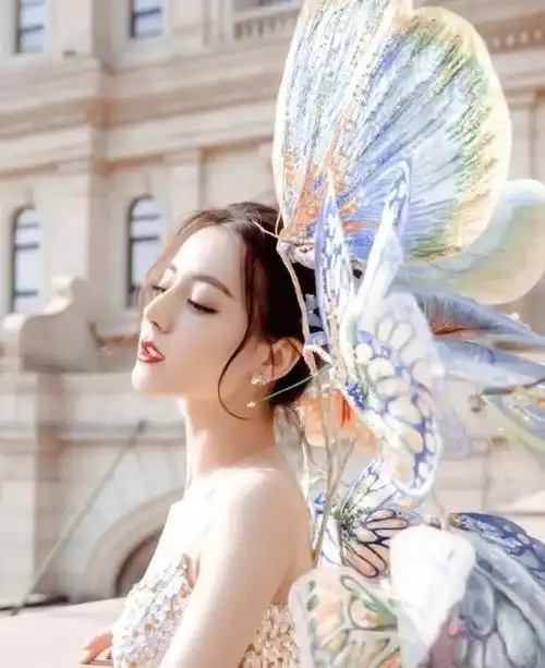 迪丽热巴|娱记再锤迪丽热巴,爆出孕期照片,膀大腰圆肚子大被认成