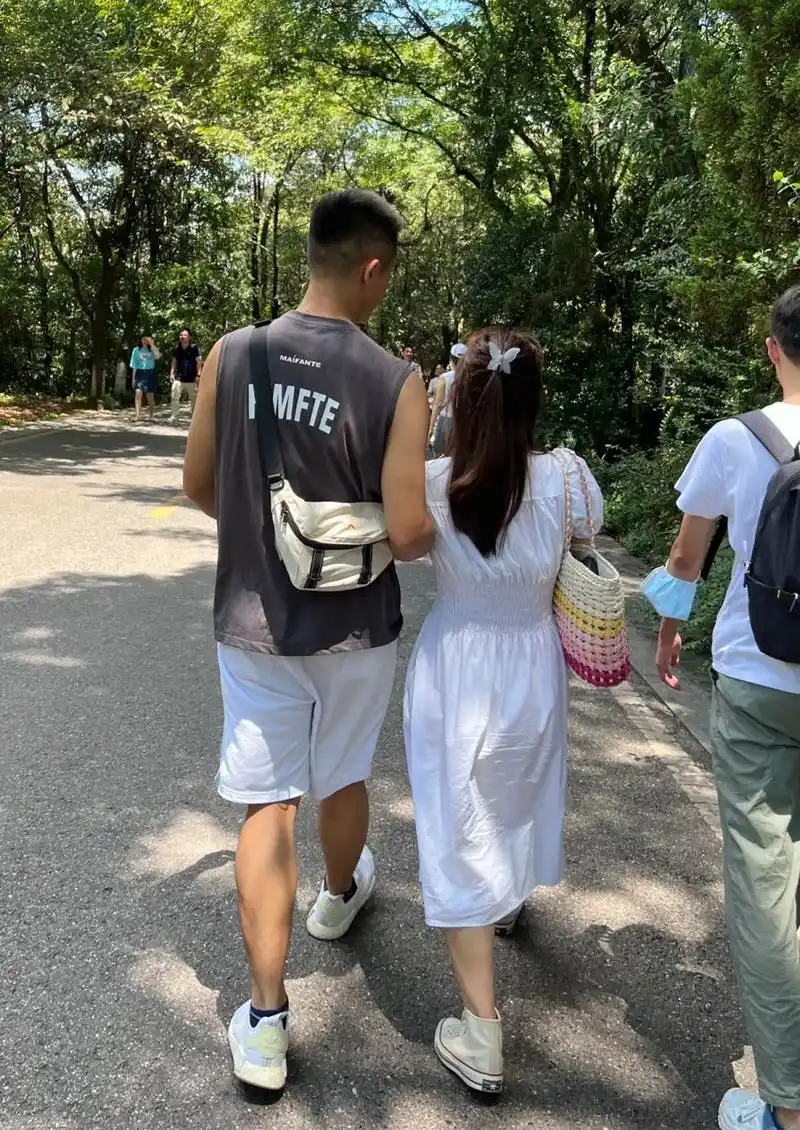 158和183的体型差身高差 来跟个风,真的好爱我男朋友这个身高体型,我