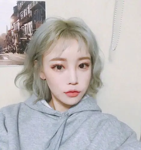 开春就是要装嫩来款浅色系染发2019初春最火爆的浅色系染发造型图片