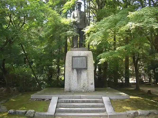 下関市长府安养寺の覚苑寺境内にある乃木希典铜像です.