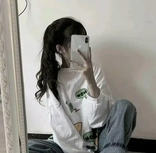 扎着马尾的女生头像