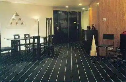 情歌王子陈百强生前亲自设计打造了这样一间全黑色的屋