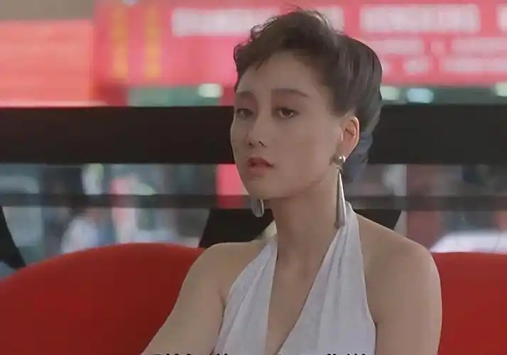 与其他女星短发的英气不同,利智的"短发"却是有种特有的妩媚在里面.