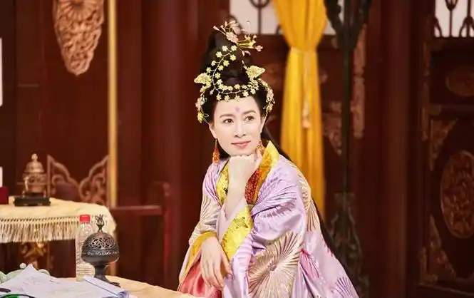 跟「女王」佘诗曼聊聊,不婚不育,只为自己|hear her|佘诗曼_新浪新闻