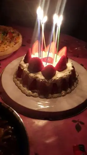 弟弟过生日我亲自给做的蛋糕,家里人都狠爱吃.