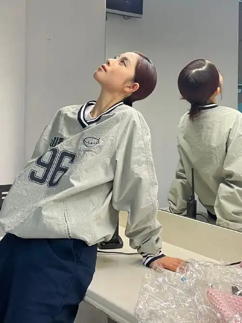 jennie金智妮同款nieeh薄款数字96球衣女宽松显瘦v领条纹冲锋卫衣