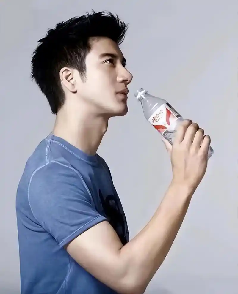 太前台后的王力宏,帅呆了!