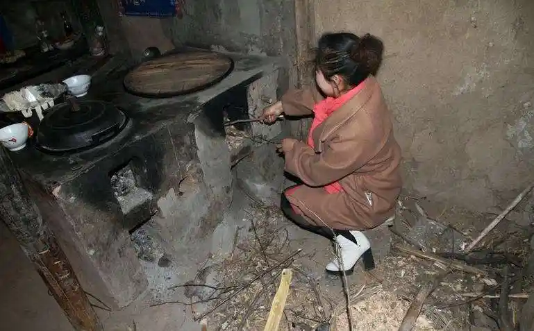 很多农村媳妇会因为忍受不了贫穷而出走,你觉得她们做错了吗?