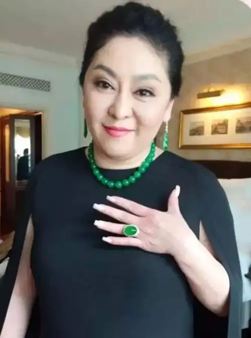 香港女富豪都收藏了什么绝世珠宝?