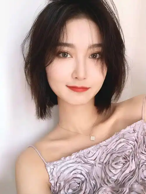 2022流行"网红性感锁骨短发"_发型_时尚_女生