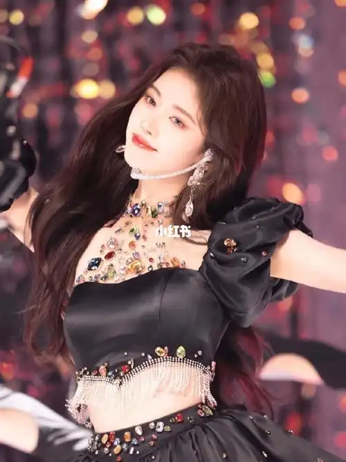 好喜欢舞台上闪闪发光的鞠婧祎