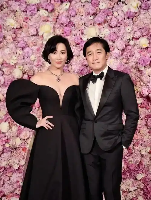 刘嘉玲一家五口齐聚!