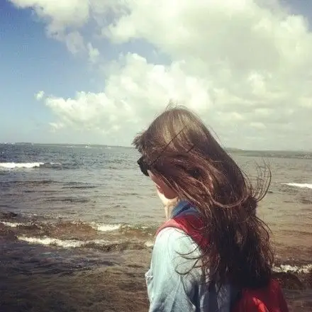 非主流治愈系养眼长发美女背影唯美图片