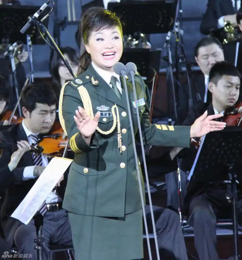 高清组图:中国爱乐总政歌舞团打造2011新年音乐会_高清图集_新浪网