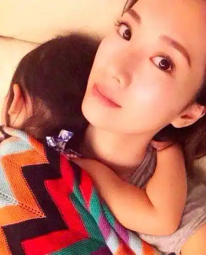 女明星坐月子花费: 杨幂16万,昆凌48万,她居然花了4百万