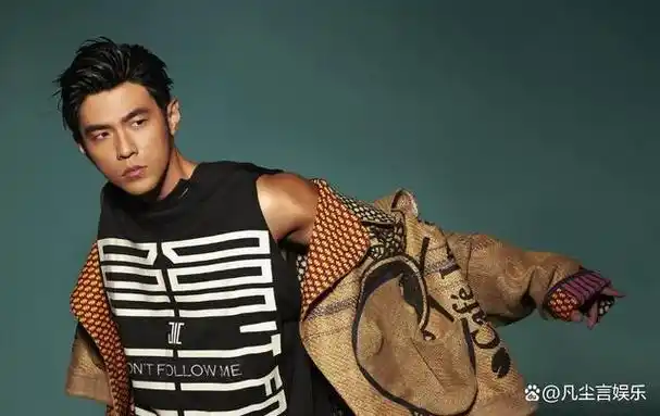 2012年周杰伦受邀参加某音乐颁奖典礼,当天活动明明是在北京举办的,可