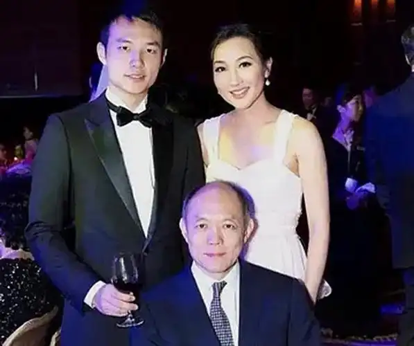 霍英东长孙女:在校低调同学不知其身份,靠珠宝创业赚上百亿