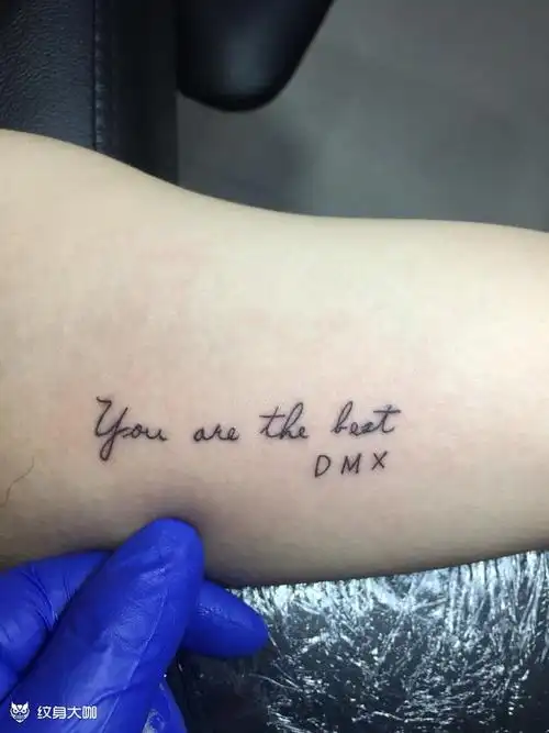 大臂内侧小英文_纹身图案手稿图片_彭毅的纹身作品集