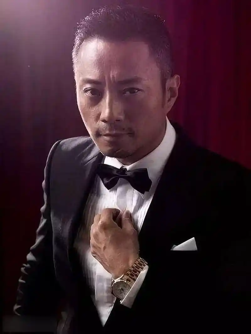 从配音到经商从龙套到金鸡影帝这个奋斗了三十年的硬