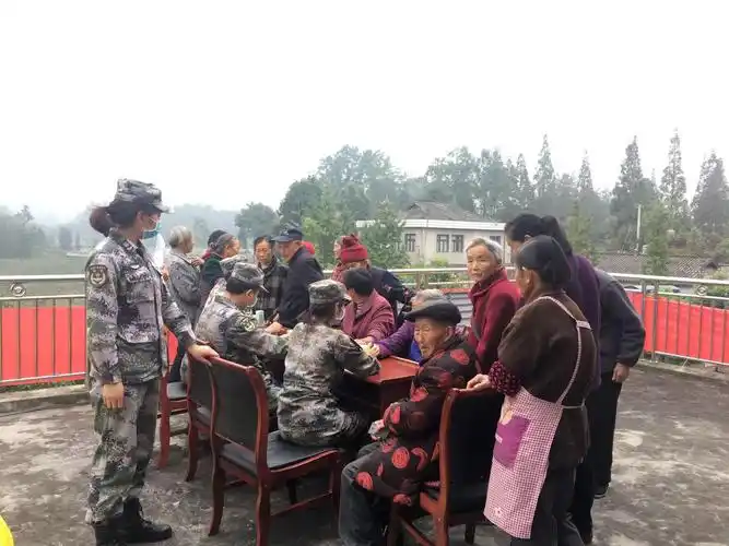 崇州市77115部队送医下乡免费义诊活动