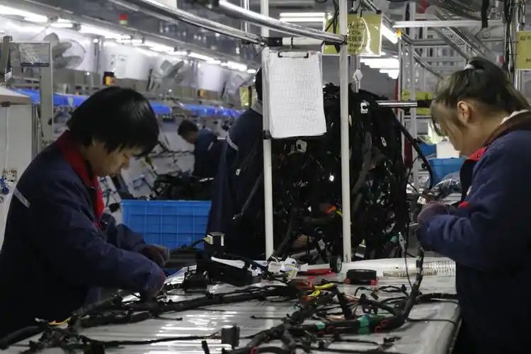 节后复工首日,虽然阴雨连绵,但位于螺洋街道的豪达(浙江)汽车配件有限
