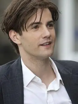 德斯特(吉姆·斯特吉斯饰演)