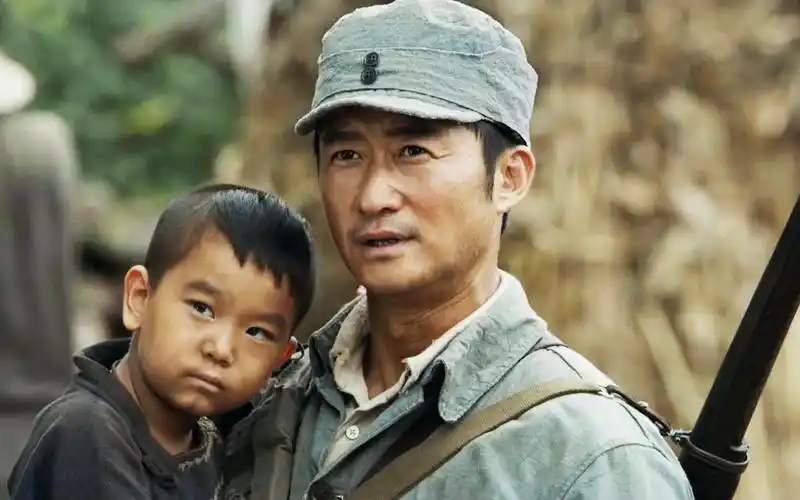 燃!吴京再执导战争片《我和我的父辈》预告③乘风