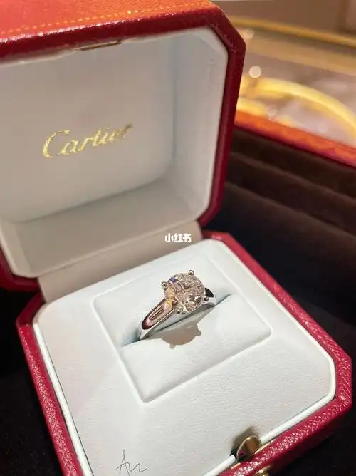 卡地亚1895钻戒