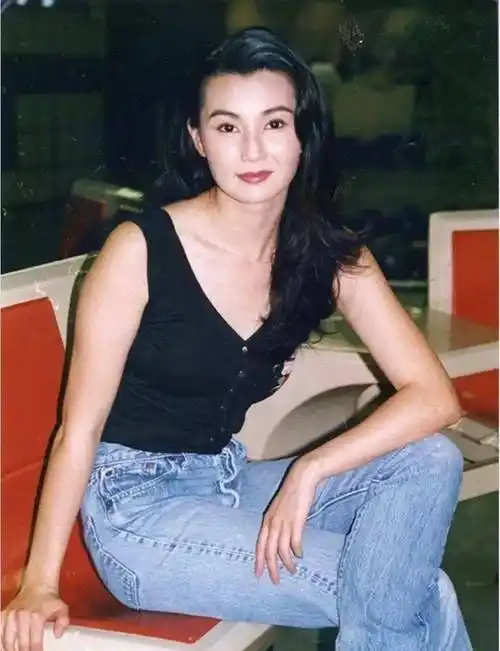 原创原创18岁的港姐张曼玉美翻天至今未被超越