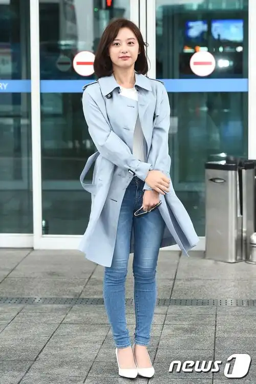 简介:韩国美女金智媛唯美机场图片,分享一组金智媛图片给大家,图中的