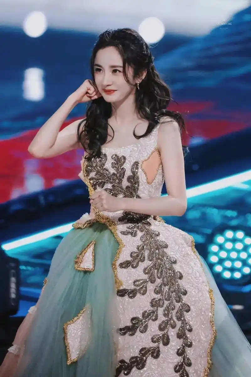 你可以永远相信内娱女明星颜值#杨幂 #angelababy  - 抖音