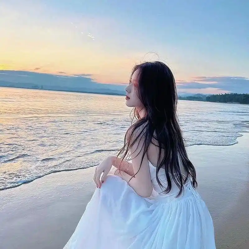 8.9女生头像-海边背影