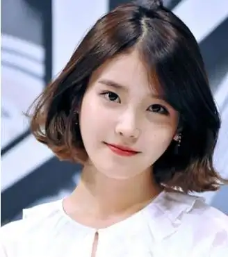 鸭蛋脸就是鹅蛋脸的意思.也称椭圆脸,是中国人最标准的脸型.