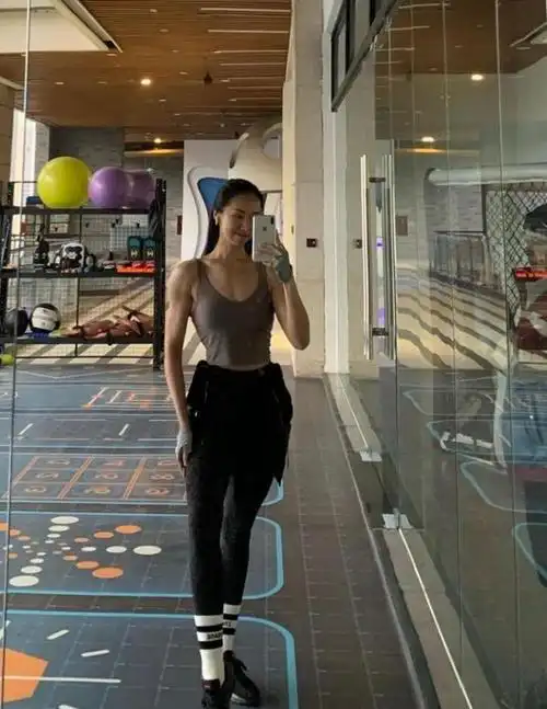 她是中国健身队亚军蝴蝶背美惹人羡常做这项运动你也可以