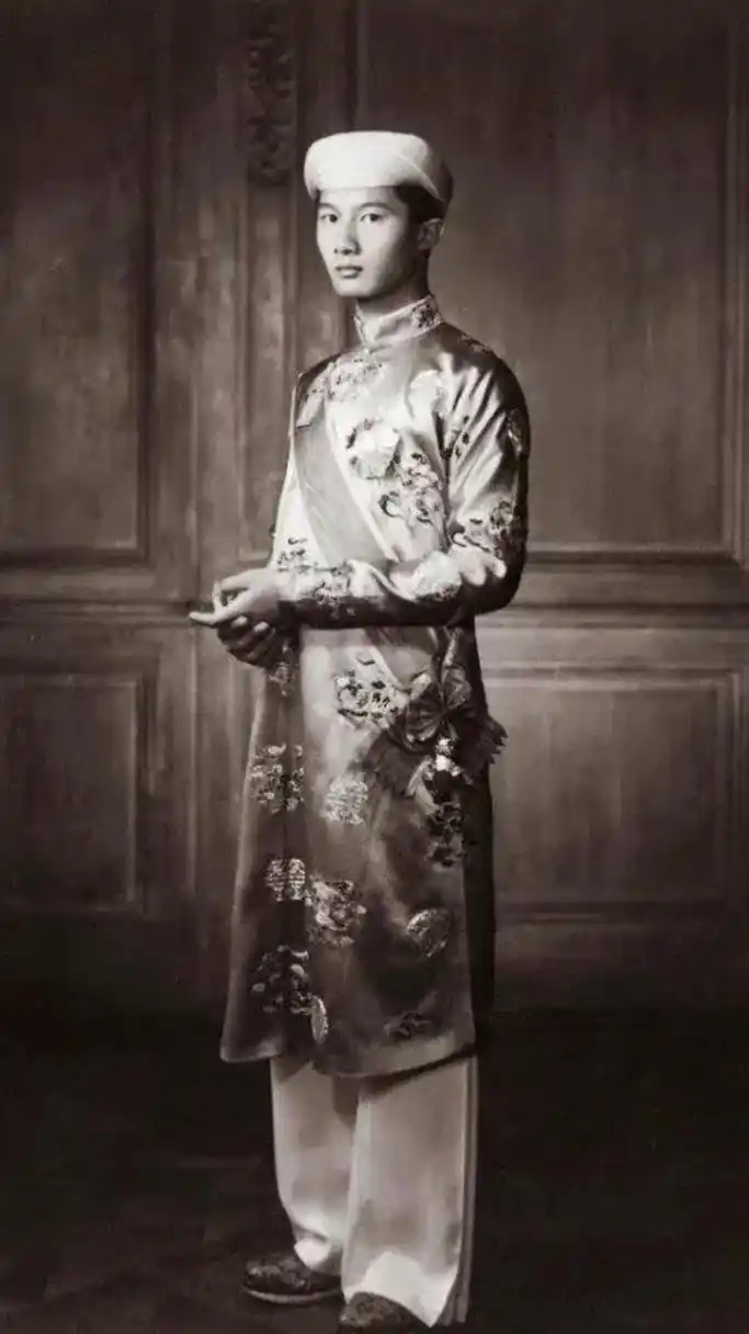 领动计划# 越南阮氏王朝末代皇太子阮福保隆 阮福保隆是南芳皇后和保