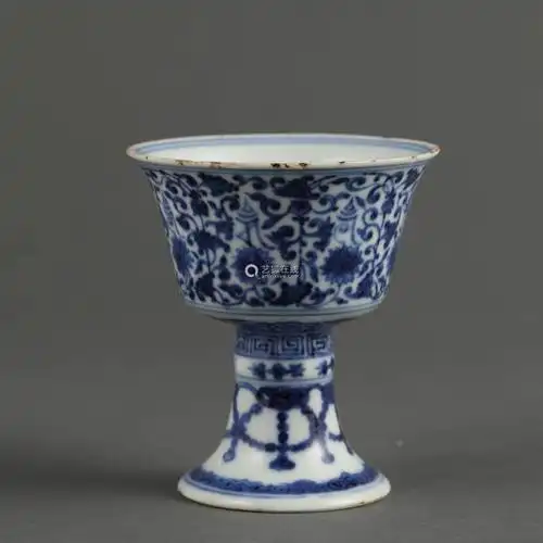 清乾隆 青花缠枝莲纹高足杯