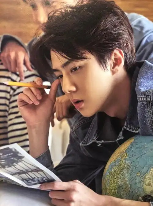 那就看看新出炉的吴世勋夏威夷写真吧