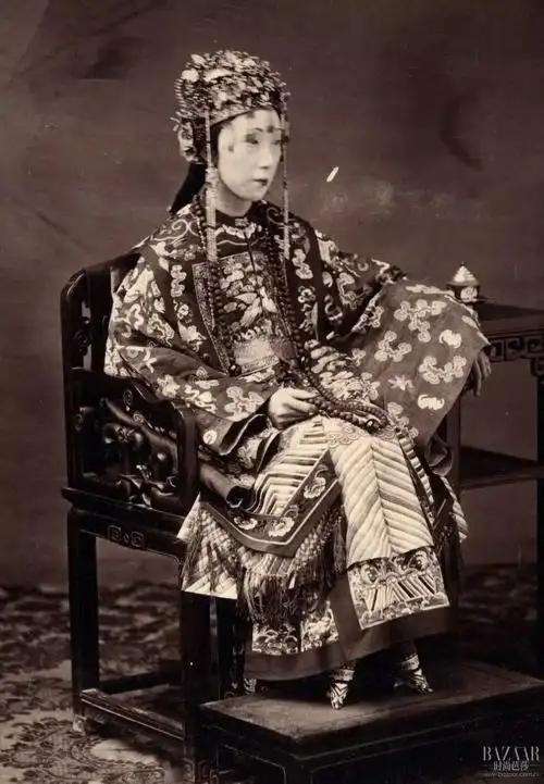 清晚期 凤冠霞帔