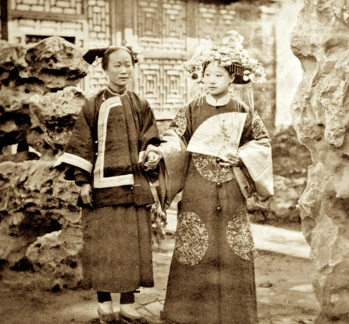 清朝真实老照片,八旗子弟做黄包车,遛鸟,最后一张慈禧搔首弄姿