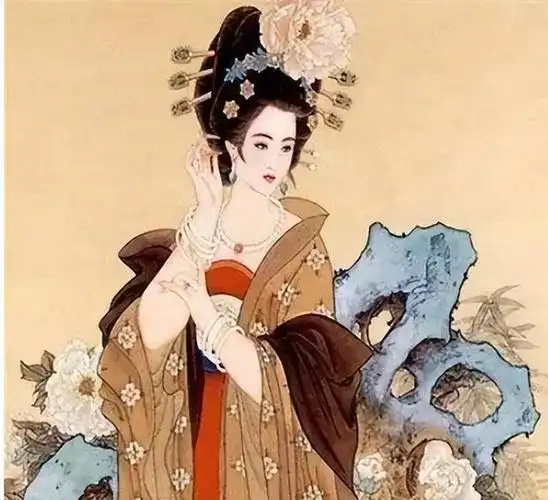 这首歌就是形容我国古代四大美女之一的杨玉环,她正是因为倾国的样貌